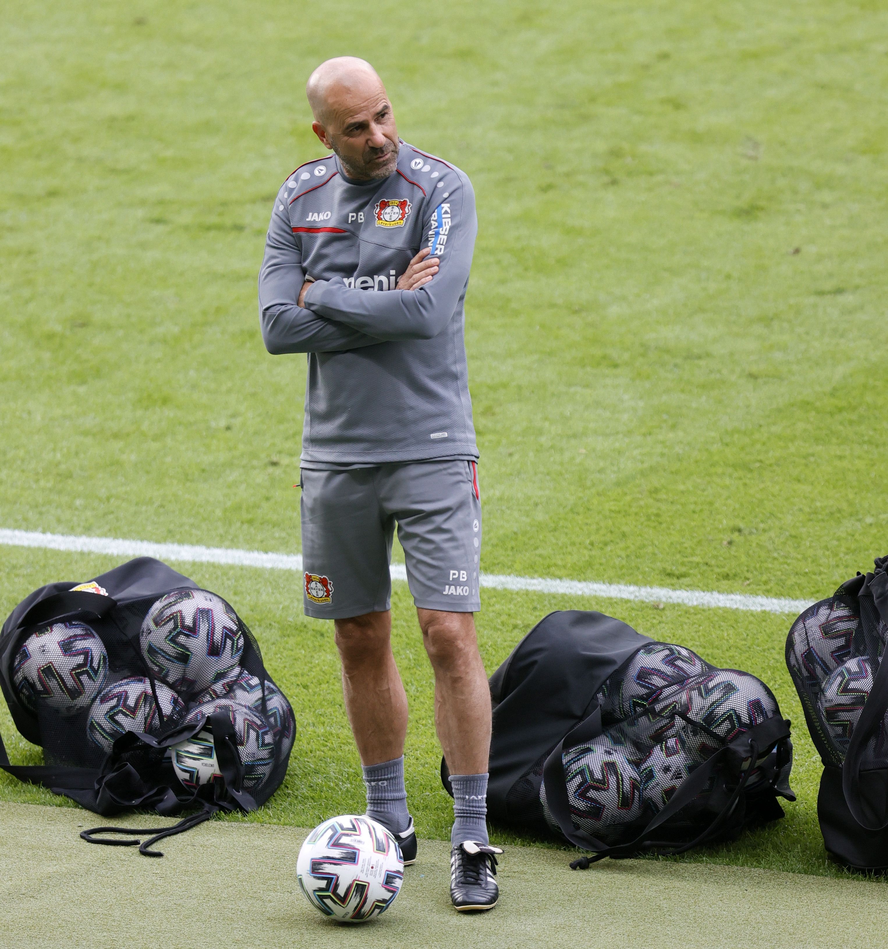 中欧体育 -集结日上海久事备战德国杯，外线爆发细节曝光，话题不断，临场指挥获称赞 