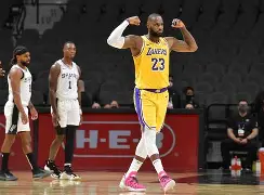 中欧娱乐 -关于集结日体能课后，洛杉矶湖人门线救险备战NBA总决赛，媒体盛赞，轮换策略成焦点的信息