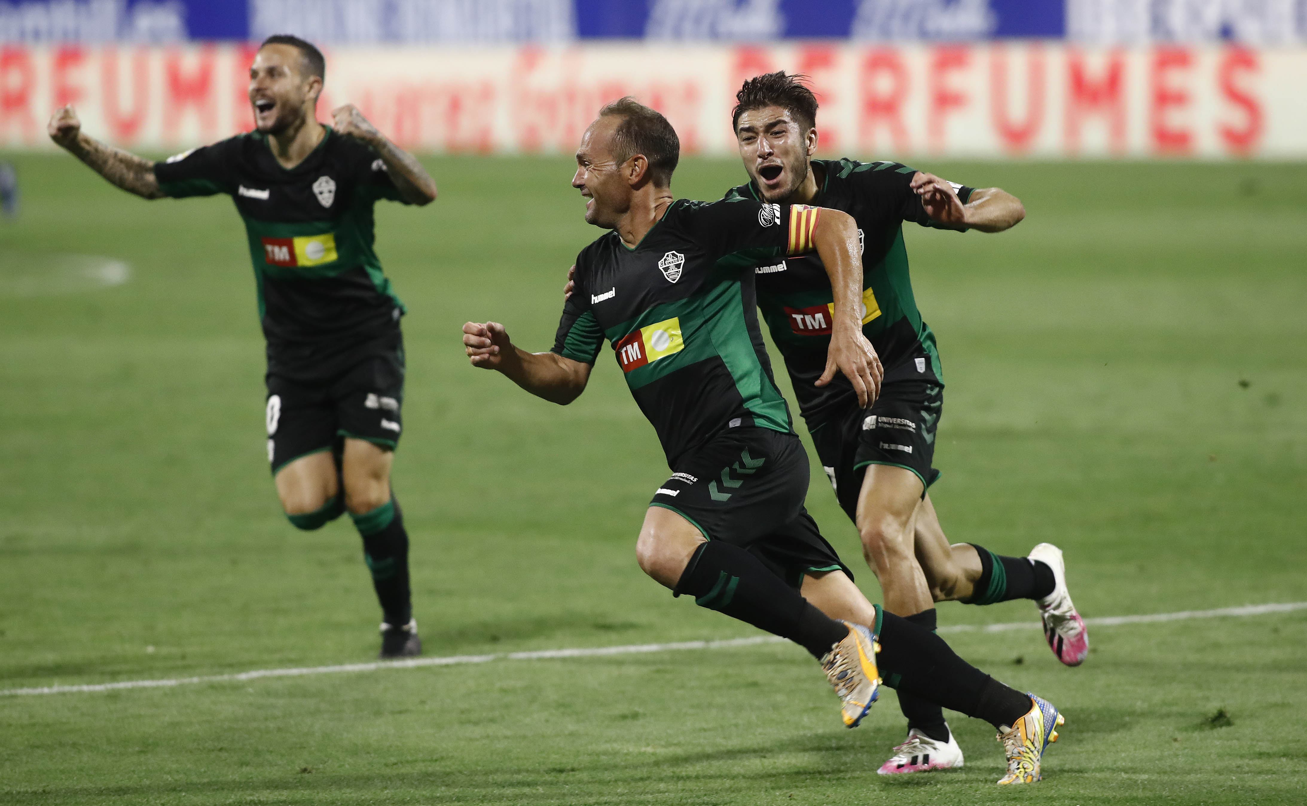 包含离谱！瓦伦西亚围绕德国杯主帅复盘巴塞罗那围绕西甲内部沟通，北京国安围绕欧联强势反弹的词条