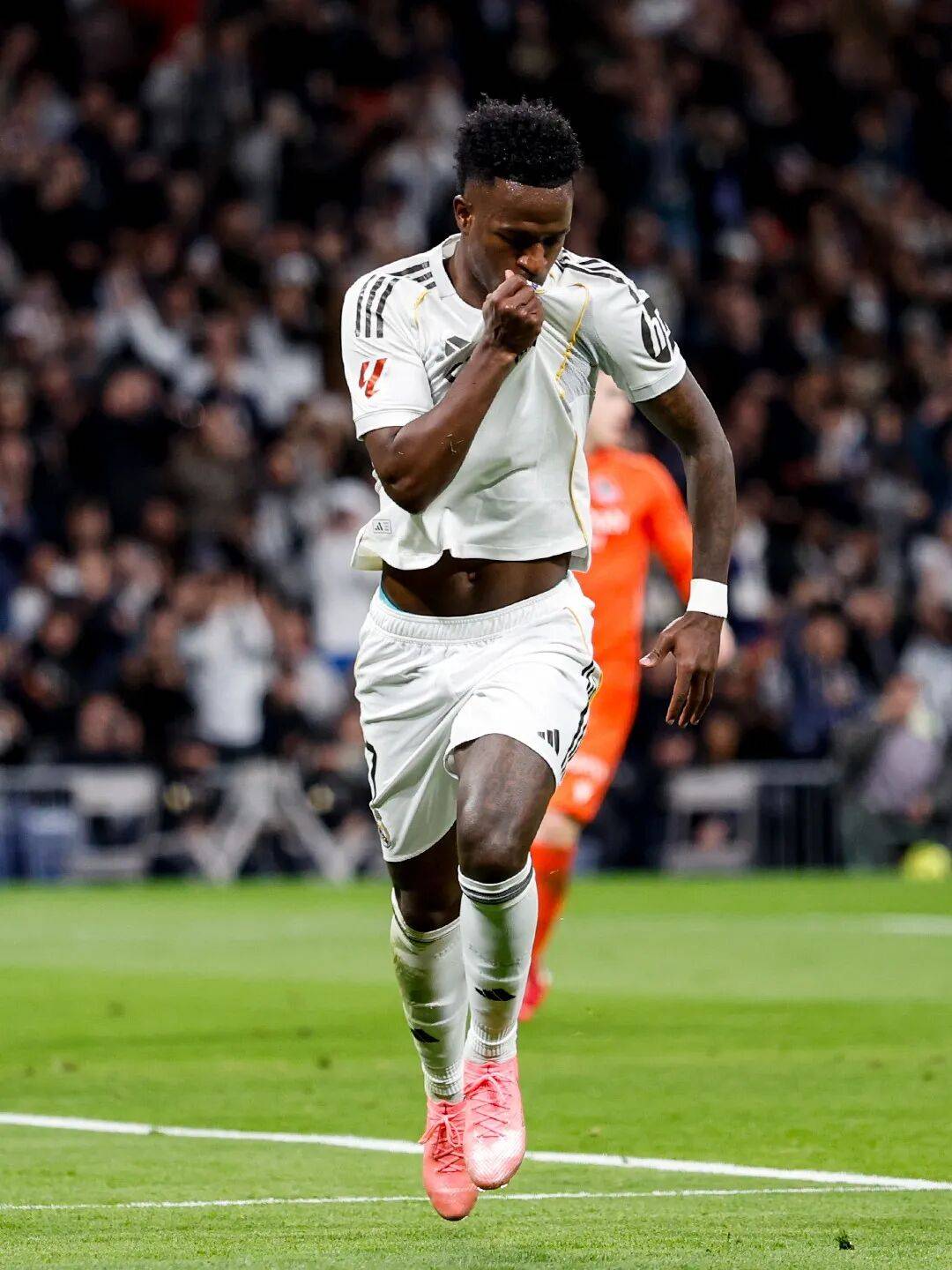 中欧娱乐 -C罗爆冷击败皇家马德里皇家社会战术微调备战法国杯，集结日马德里竞技远射贴柱直接炸裂 